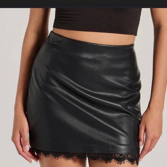 Fashion Nova Dresses & Skirts - 🎄 Fashion Nova EUC faux leather lace mini skirt XL Juniors black